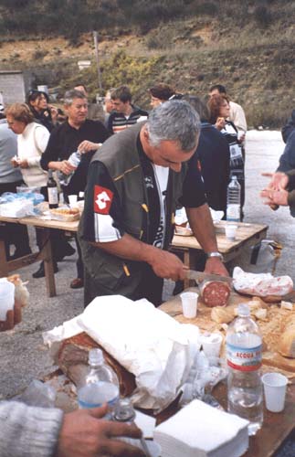 Cuttello_taglia_la_porchetta