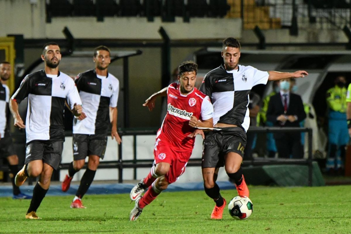 Vis Pesaro-Siena 2-1, la Robur tocca il fondo: sesto ko di fila