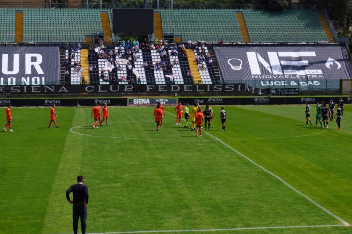 Il Siena chiude la stagione regolare con una sconfitta per 2-1 contro la Virtus Entella