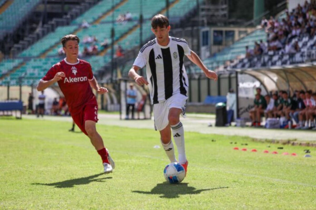 Il Siena sbaglia due rigori, si fa autogol e non segna: il campionato inizia con una sconfitta